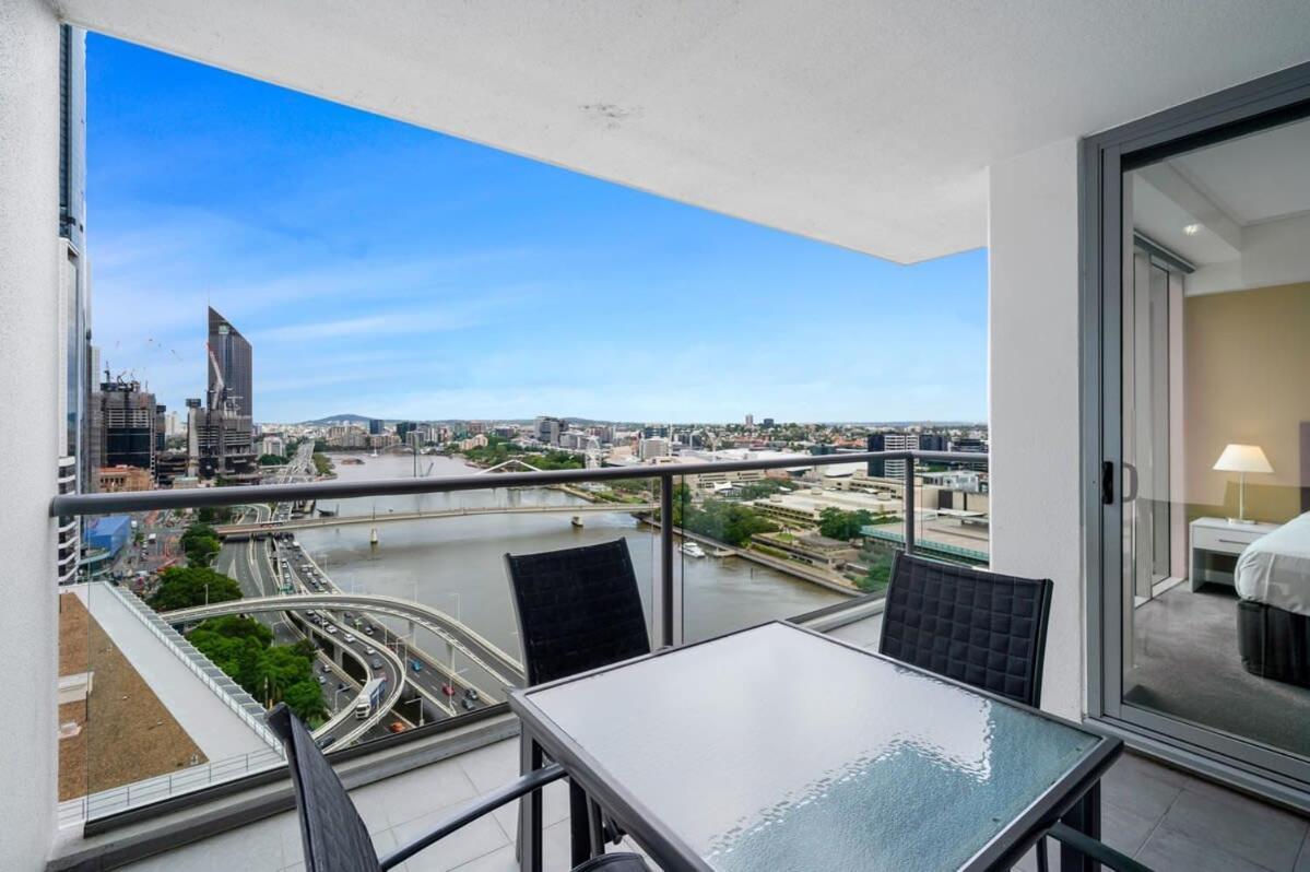 City Living - Brisbane River-View 2 Bedroom Apt Exterior photo
